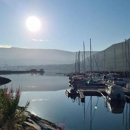 2-Roms Leilighet I Tromso Med Parkering Og Naert Sentrum Exterior photo