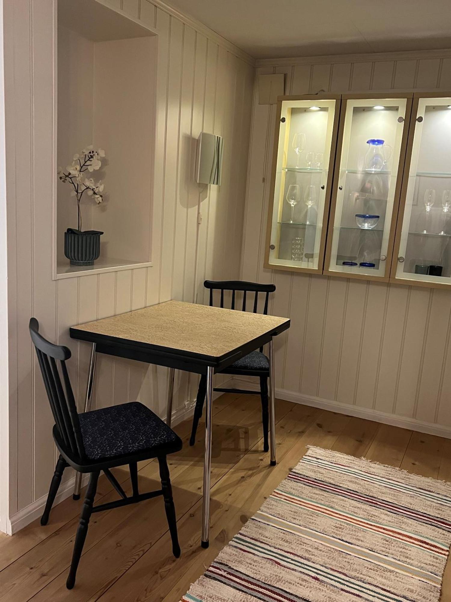 2-roms I Med Parkering Og Naert Sentrum *