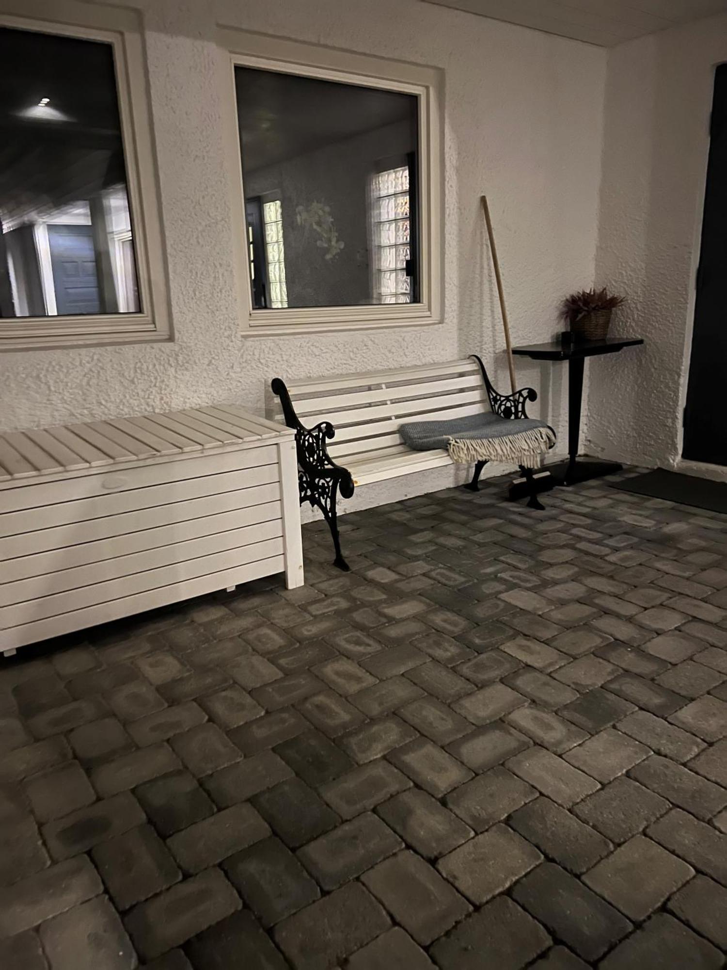 2-roms I Med Parkering Og Naert Sentrum Apartment