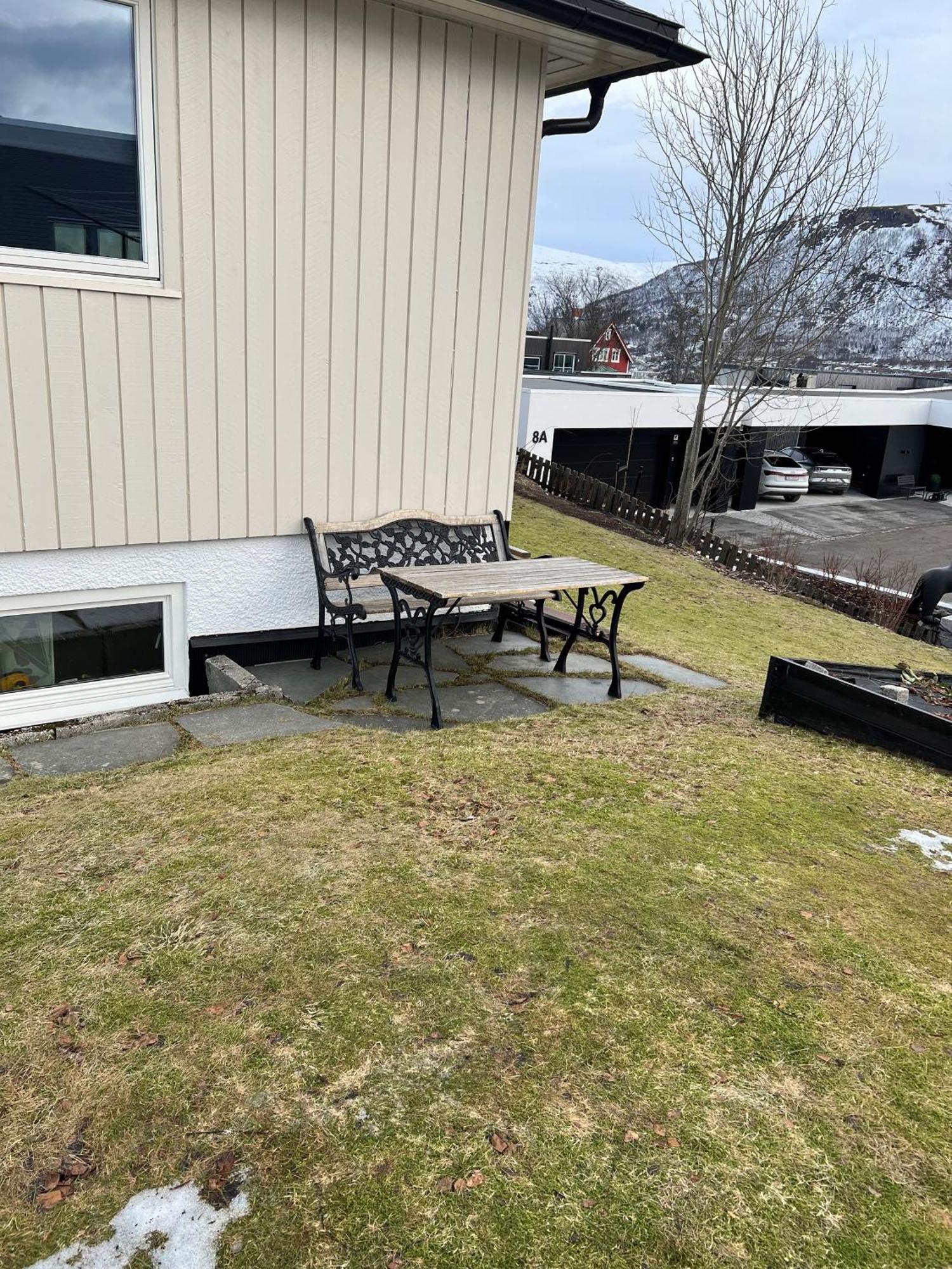 2-roms I Med Parkering Og Naert Sentrum *