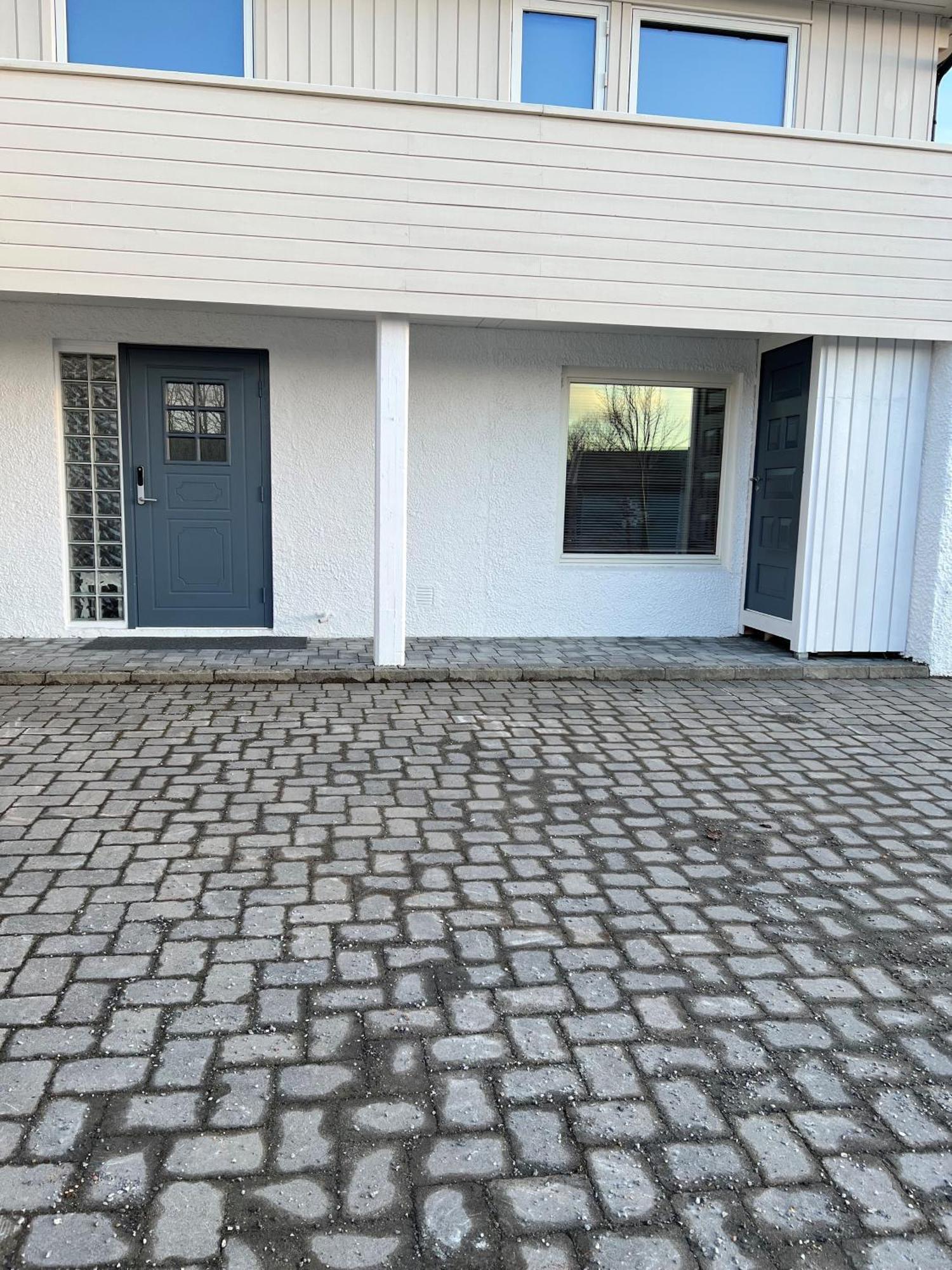 2-roms I Med Parkering Og Naert Sentrum Apartment *